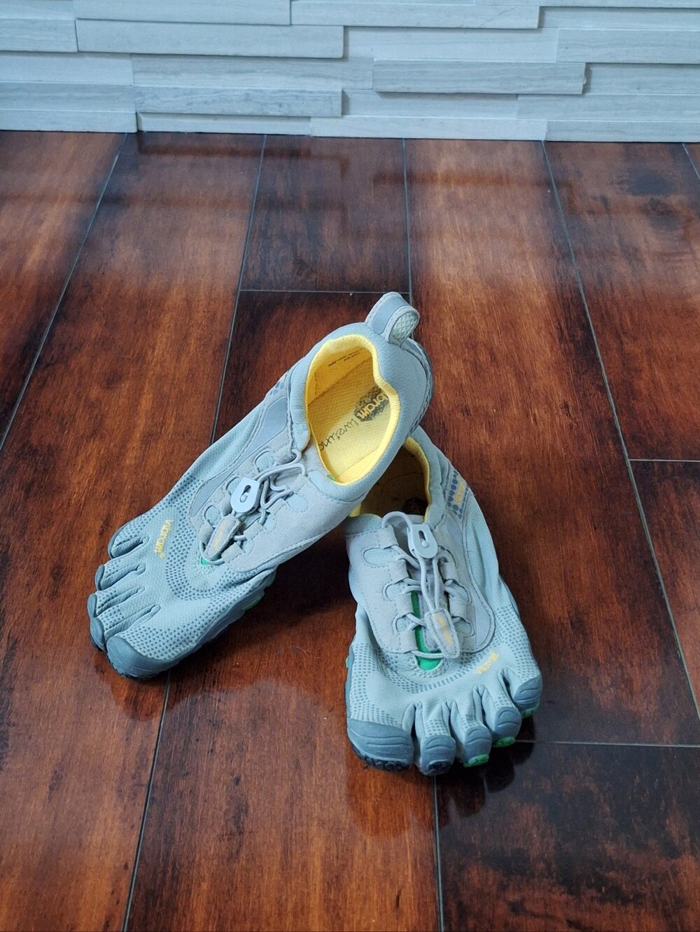 Vibram FiveFingers KSO Trek Barefoot Toe Shoes Gray/Green EU 38 US Women's 7-7.5